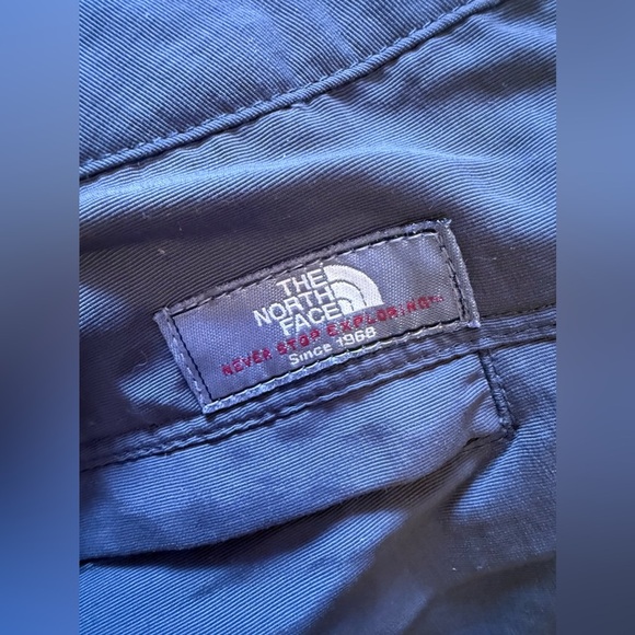 The North Face Women Cargo Buckle Pant Short Court zipper Pockets  Gray size 8 - Picture 3 of 16